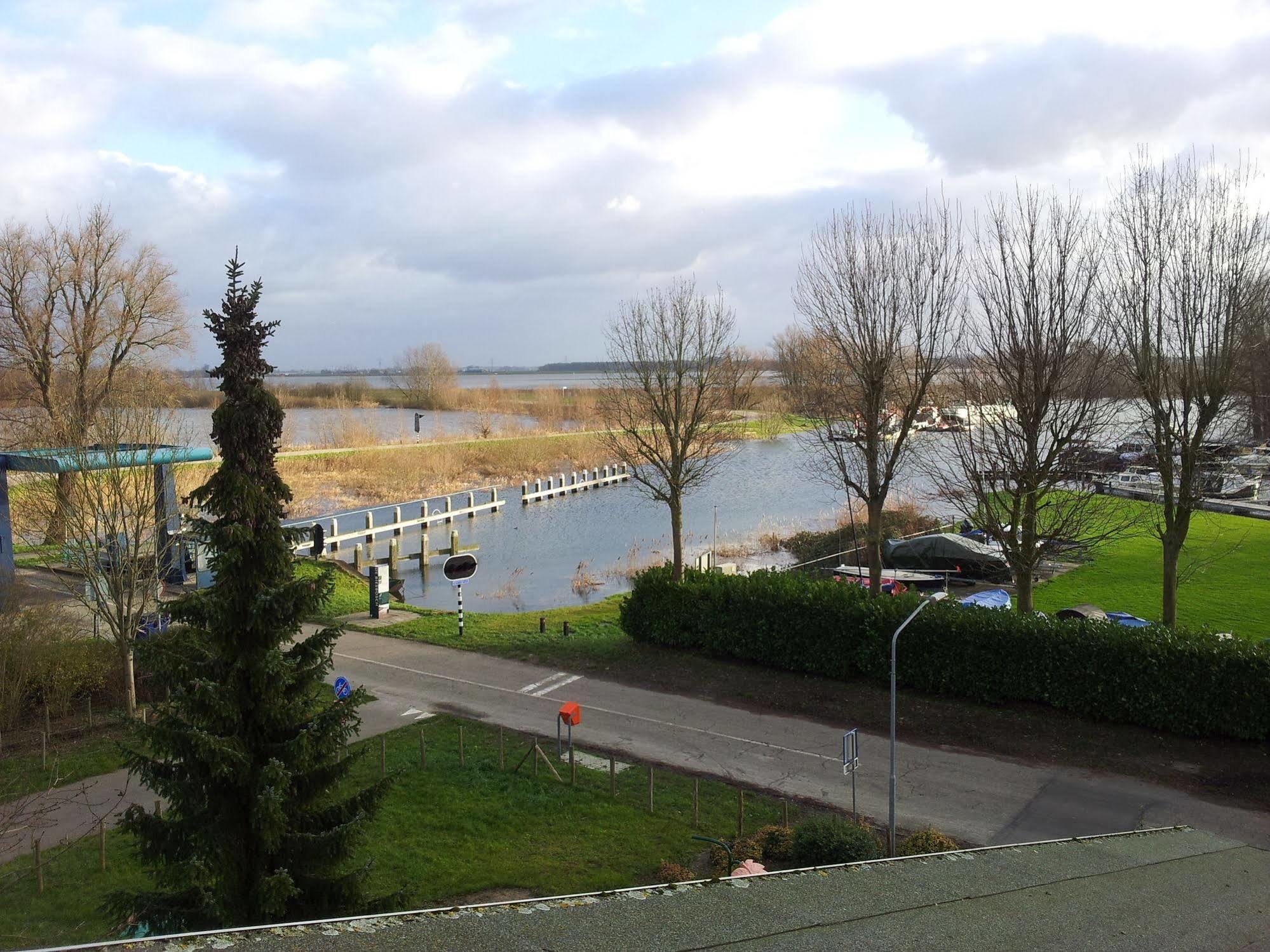 De Brabantse Biesbosch Hotell Werkendam Exteriör bild