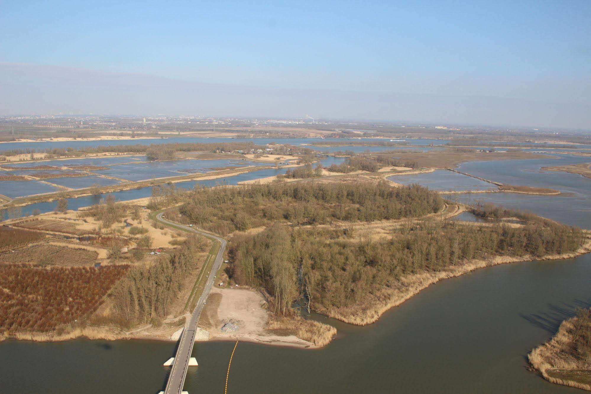 De Brabantse Biesbosch Hotell Werkendam Exteriör bild